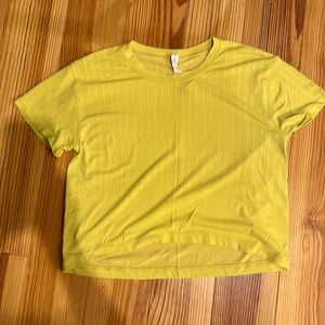 Lululemon citron colored top - size medium